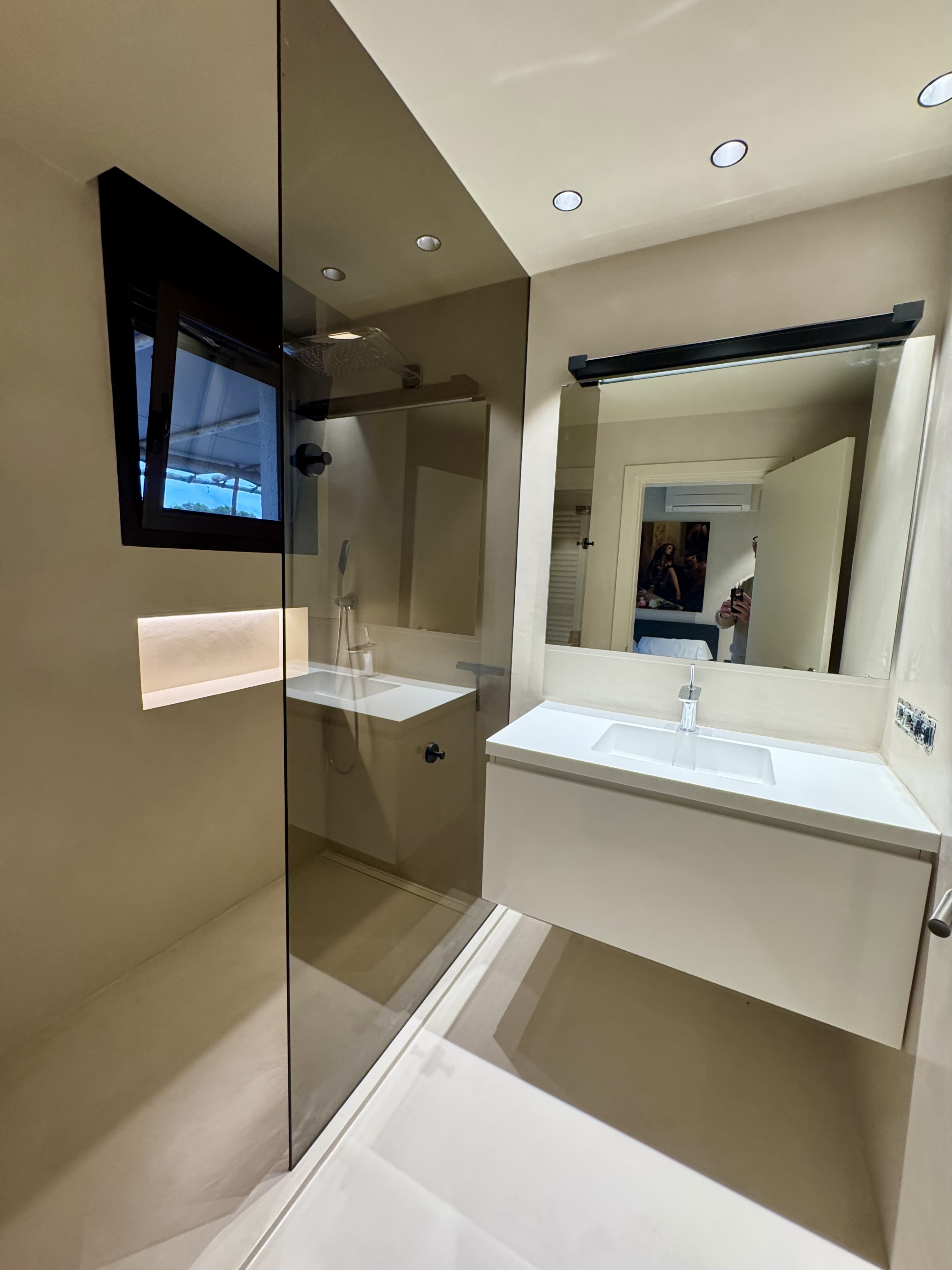 En-suite bathroom